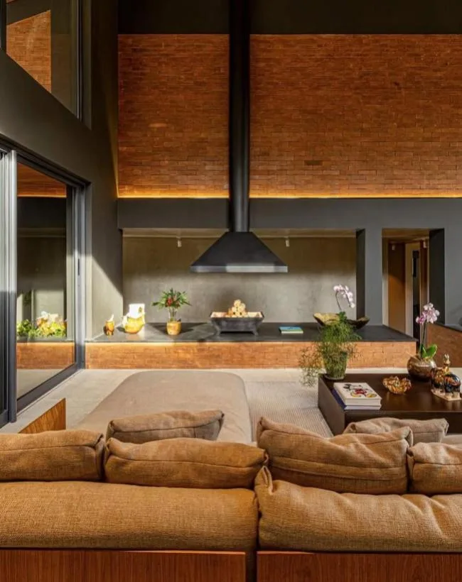 1019e_lareira-contemporanea-metal-tijolinho Lareiras na Decoração: O Charme do Calor no Coração do Seu Lar