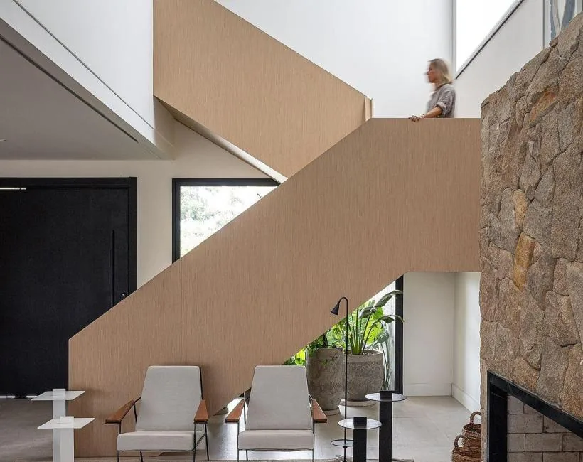 1028a_escada-madeira-clara-moderna-minimalista Escadas na Decoração: Mais que Conexão, Arte e Estilo no Seu Lar