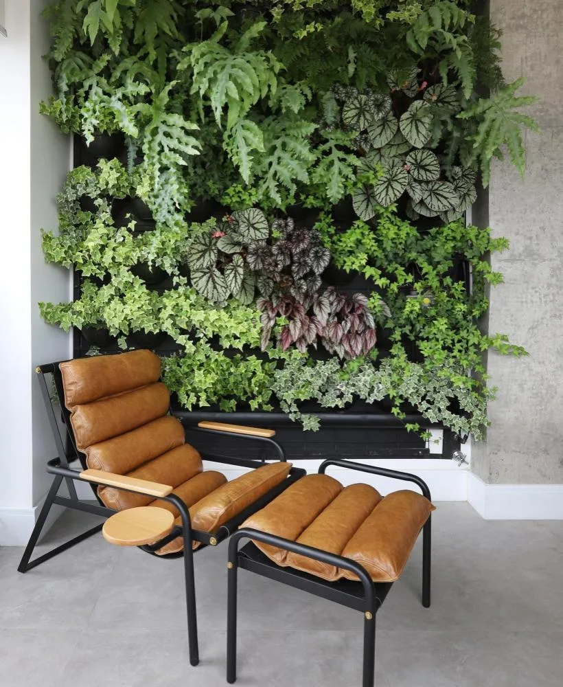 1084_jardim-vertical-plantas-texturas Jardim Vertical em Casa: 10 Inspirações para Paredes que Respiram Beleza e Cor